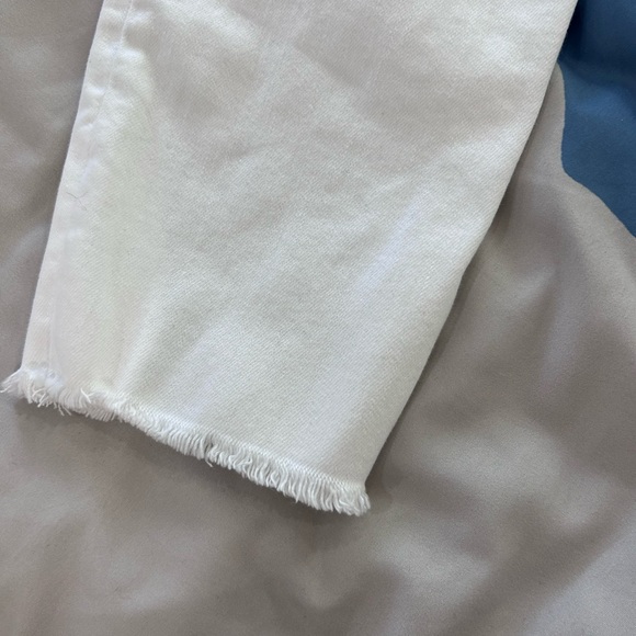 ABERCROMBIE & FITCH • White Jeans w/ Blue Embroider Flowers • sz 29/8 - Picture 8 of 11